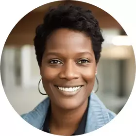 Aguendine Khasidis headshot