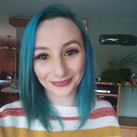 Heather Poelzer headshot