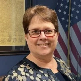 Louise Hartford headshot