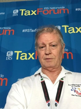 Daniel R. Farmer headshot