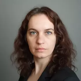 Cynthia Peters headshot