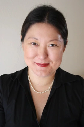 Gloria Chon headshot